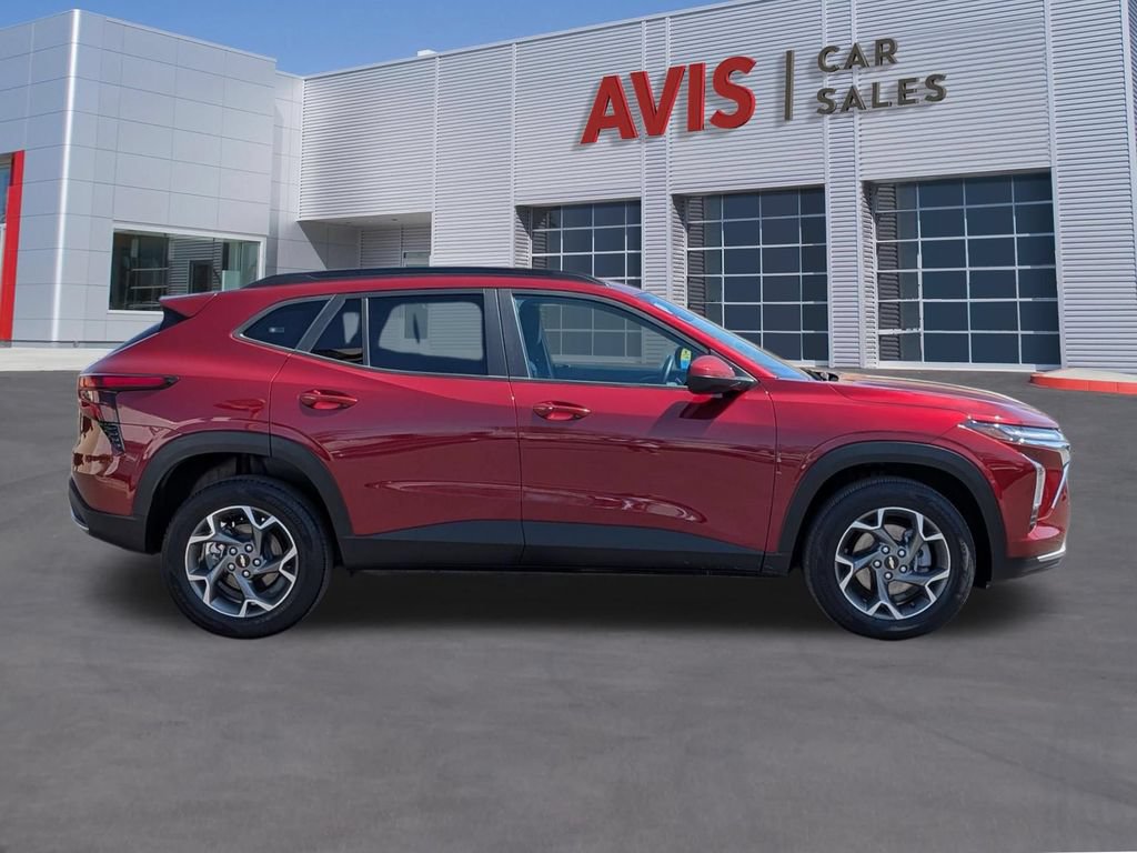 Used 2025 Chevrolet Trax LT w/ LT Convenience Package FWD image 5