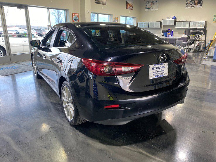 Used 2017 MAZDA MAZDA3 Touring image 5
