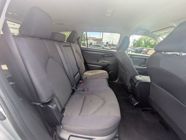 Used 2023 Toyota Highlander LE AWD/4WD image 15