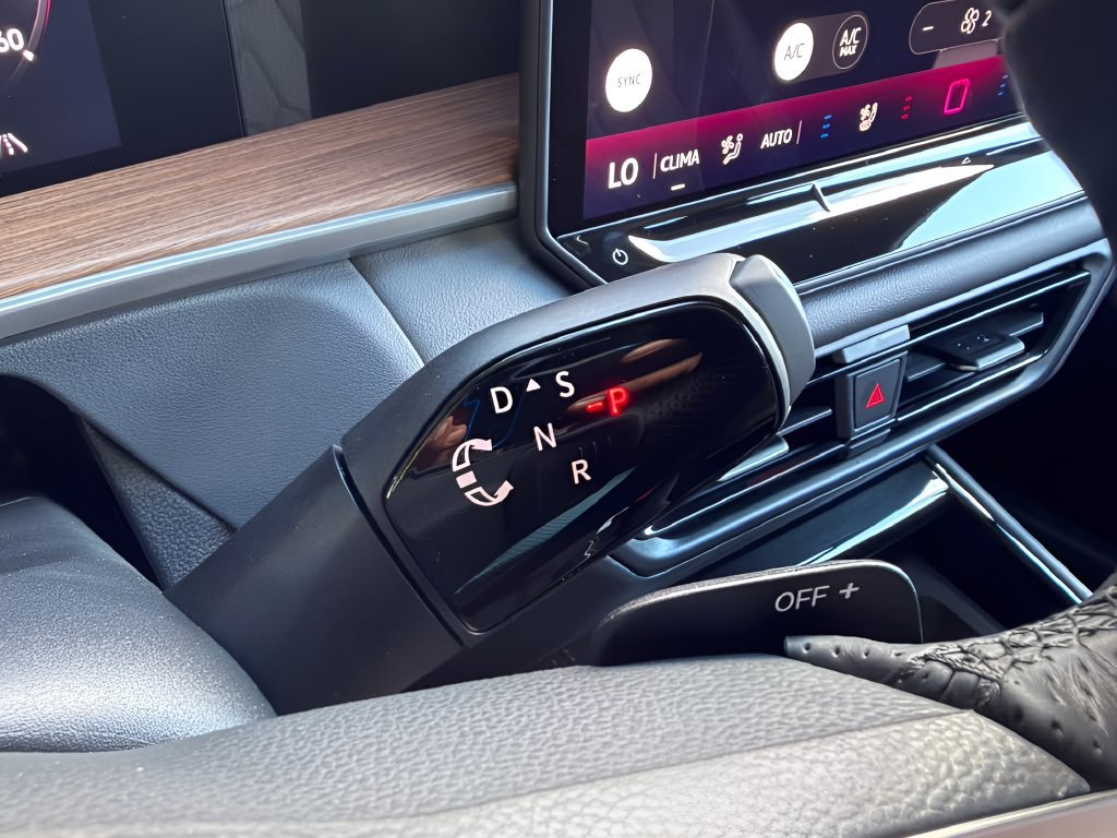 New 2027 Volkswagen Tiguan SEL R-Line AWD/4WD image 19