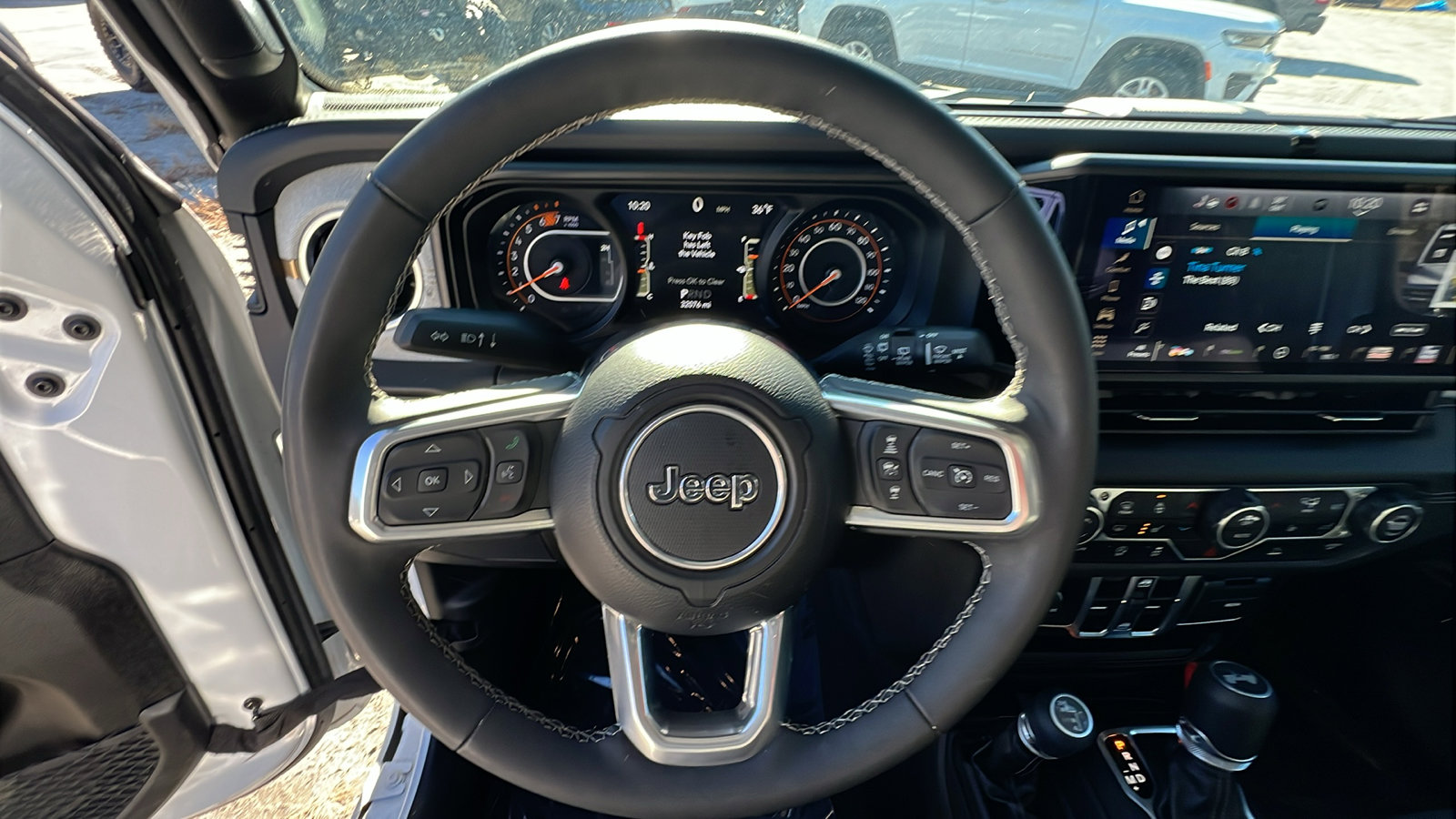 Used 2025 Jeep Wrangler Sahara image 25