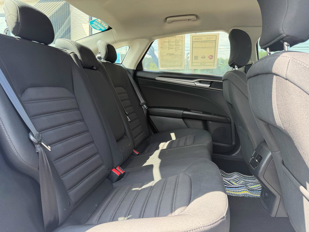 Used 2019 Ford Fusion SE FWD image 18