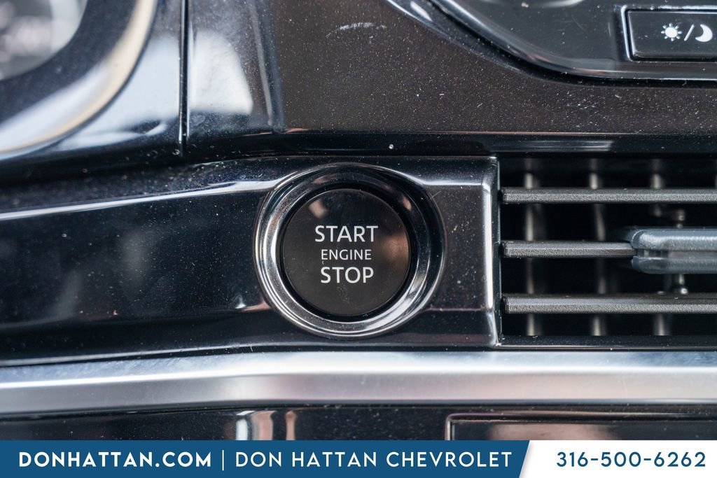 Used 2025 Nissan Pathfinder SL image 11