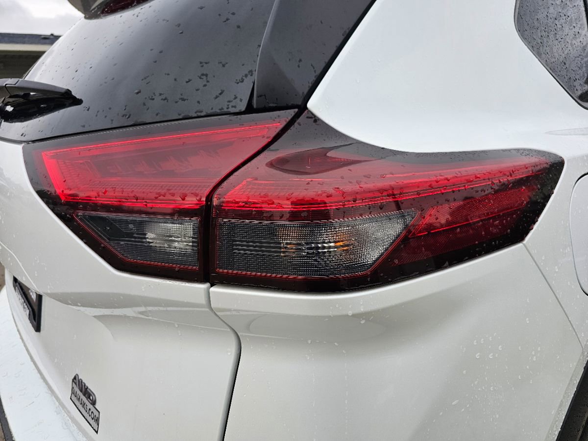 Used 2025 Nissan Rogue SV image 18