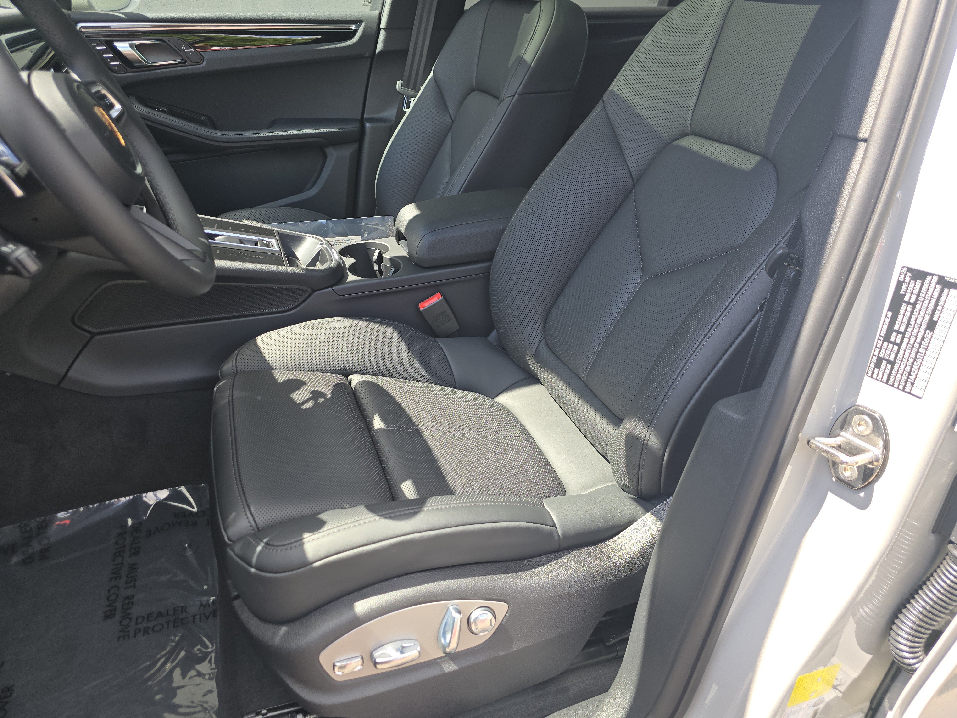 New 2026 Porsche Macan AWD/4WD image 5