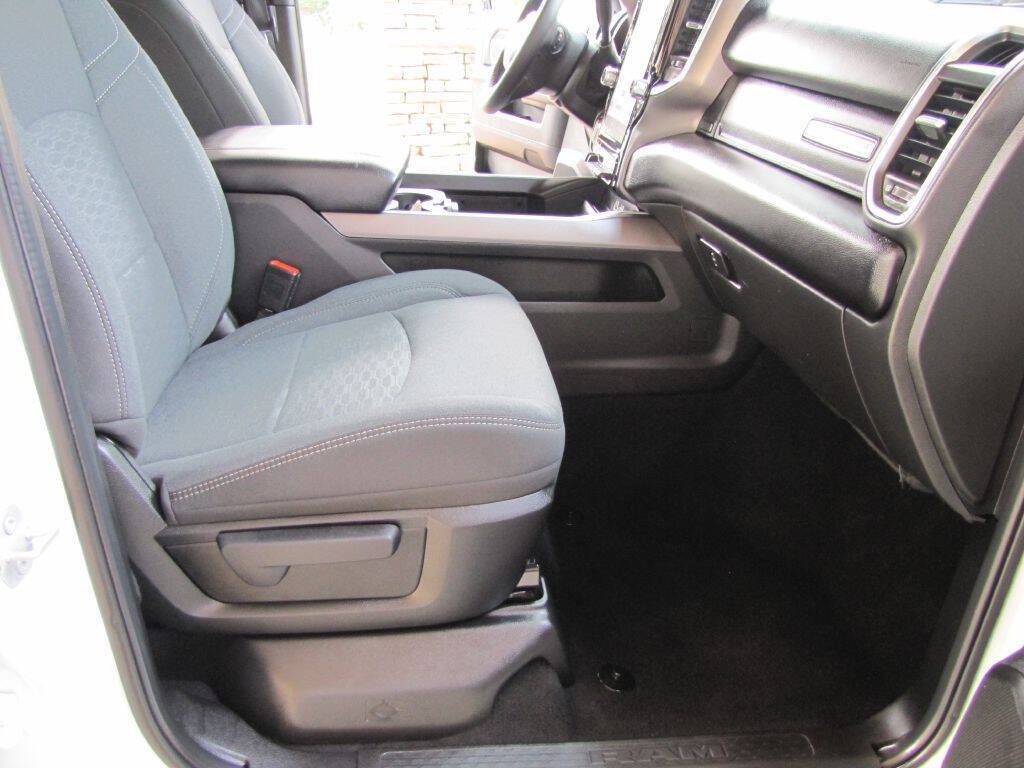Used 2025 RAM 2500 Big Horn AWD/4WD image 12