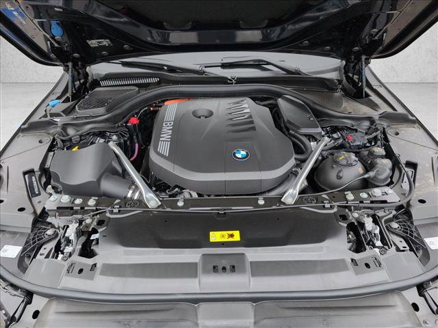 New 2026 BMW 550e xDrive w/ Premium Package AWD/4WD image 16