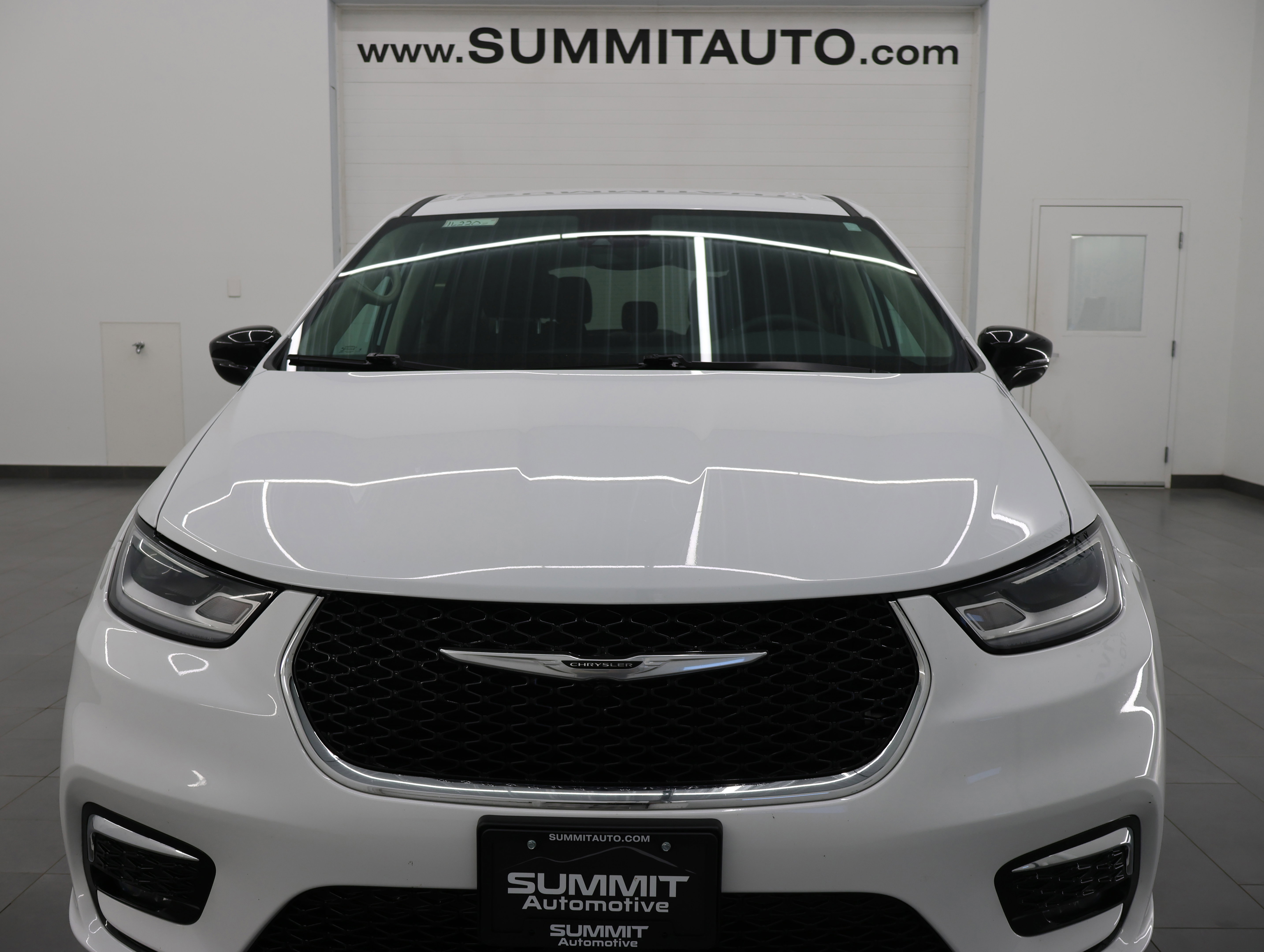 Used 2024 Chrysler Pacifica Touring-L image 20
