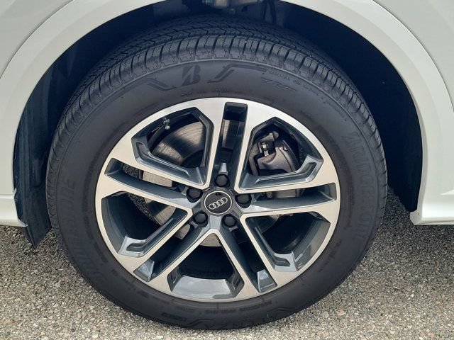 Certified 2025 Audi Q5 Premium w/ Convenience Package AWD/4WD image 9