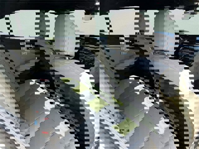 Used 2025 Genesis G70 2.5T image 18