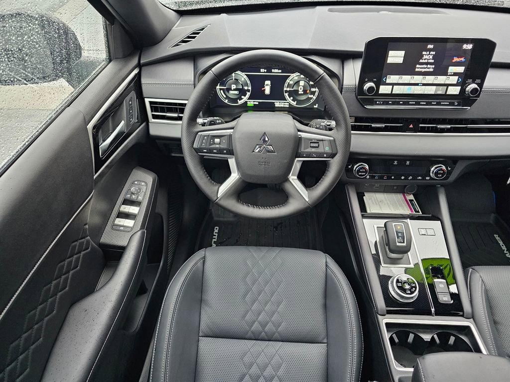 Used 2025 Mitsubishi Outlander SEL Black Edition image 13