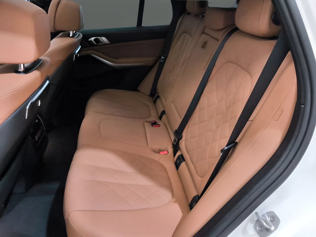 Used 2026 BMW X5 xDrive40i AWD/4WD image 17