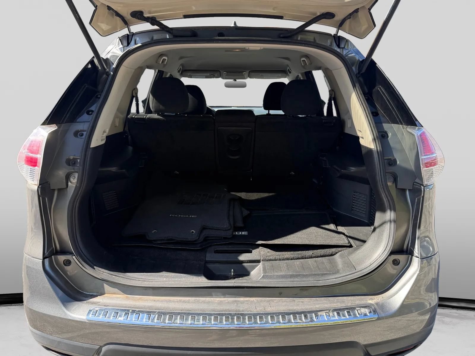 Used 2016 Nissan Rogue S FWD image 19