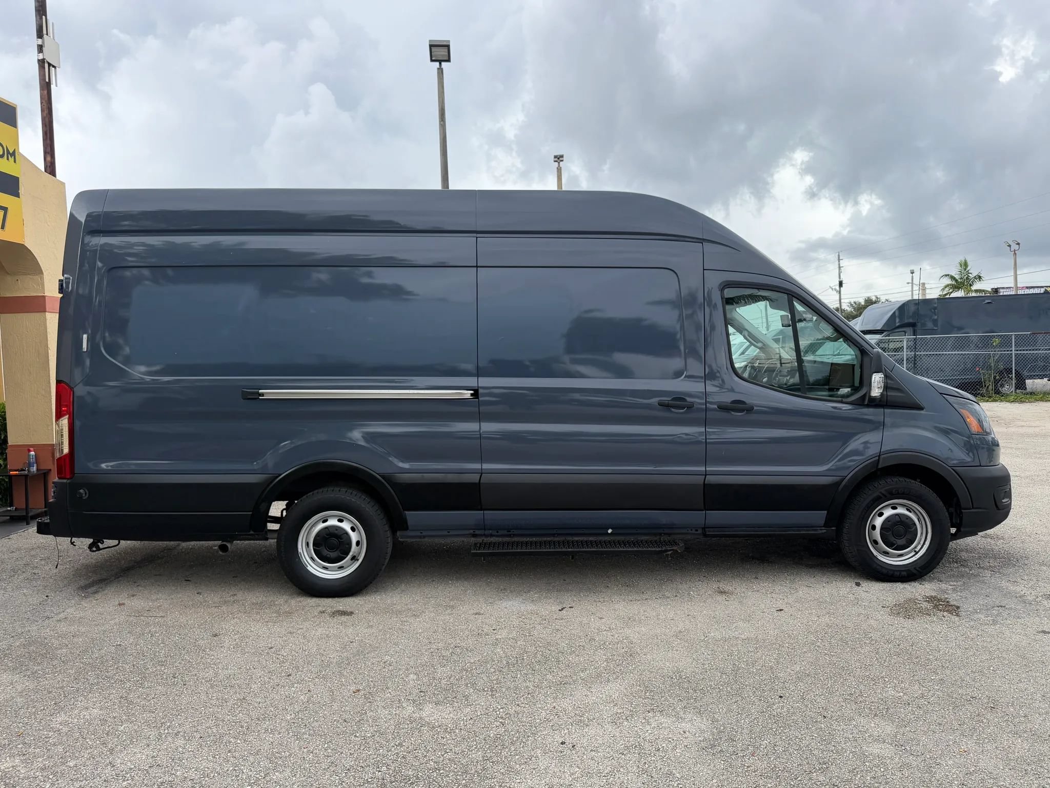 Used 2020 Ford Transit 250 148 High Roof Extended RWD image 7