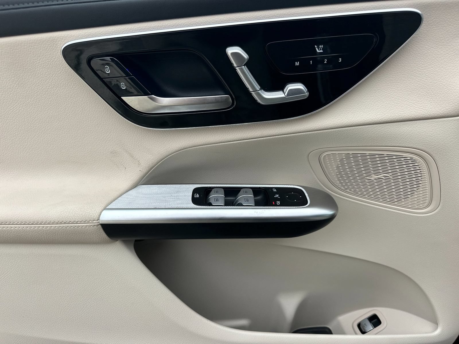 Certified 2023 Mercedes-Benz GLC 300 image 11