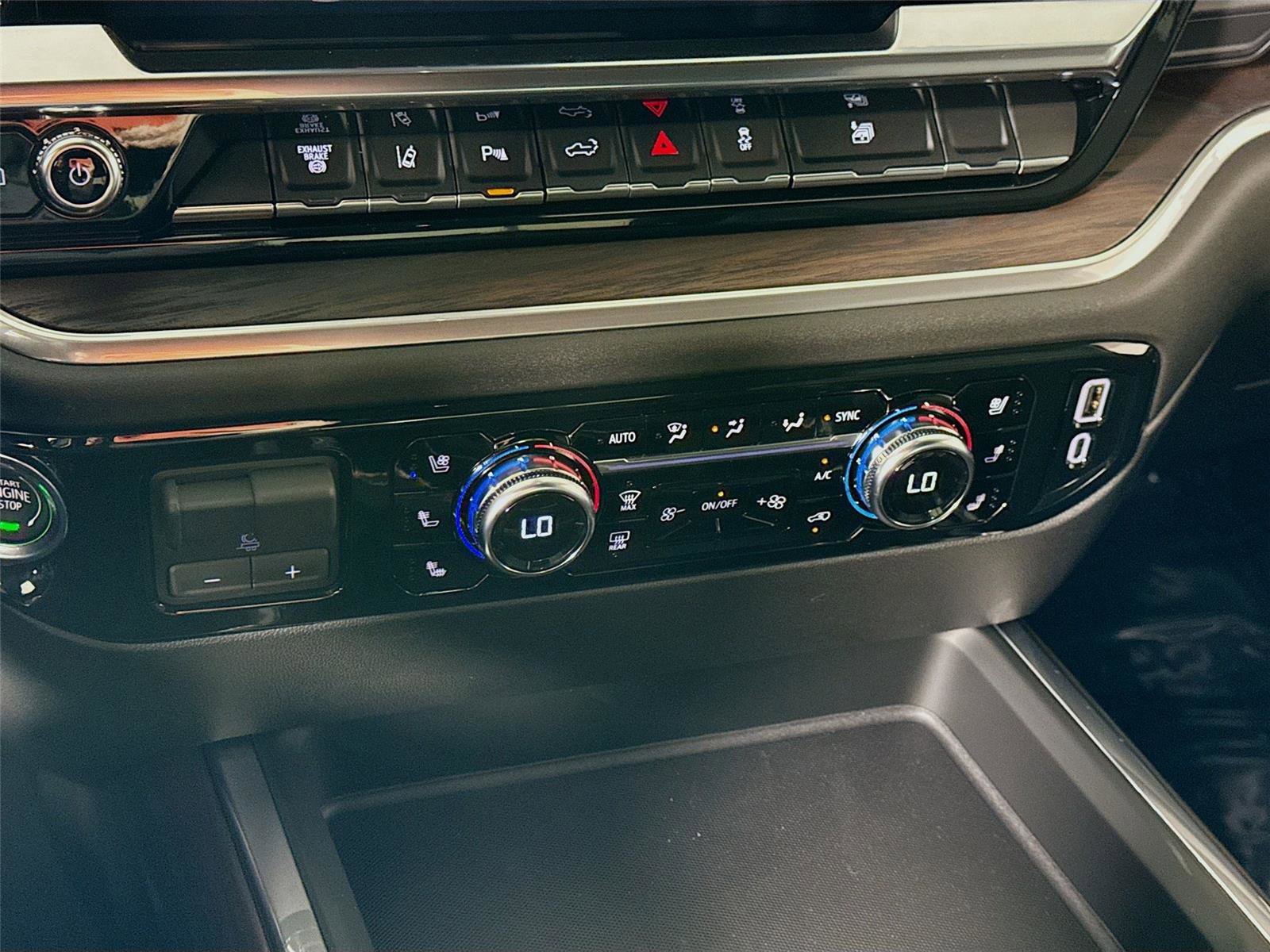 New 2026 GMC Sierra 3500 SLT w/ SLT Convenience Package image 11