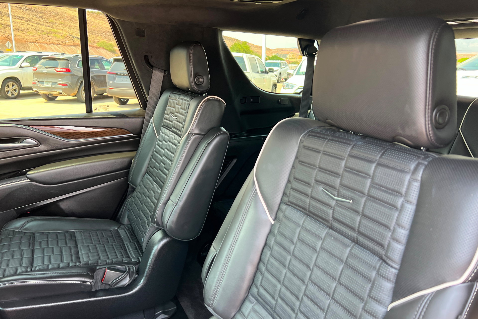 Used 2024 Cadillac Escalade Sport Platinum w/ LPO, ONYX Package AWD/4WD image 22