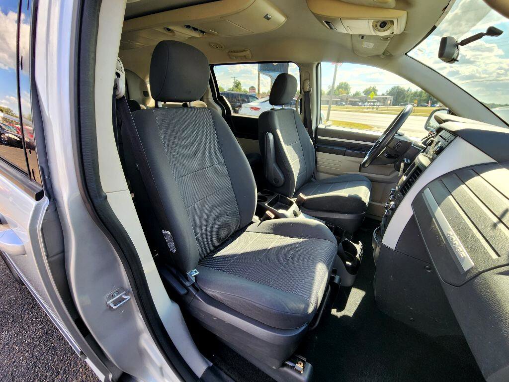 Used 2008 Dodge Grand Caravan SXT image 16