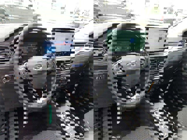 New 2025 Ford Escape SE w/ Class II Trailer Tow Package image 14