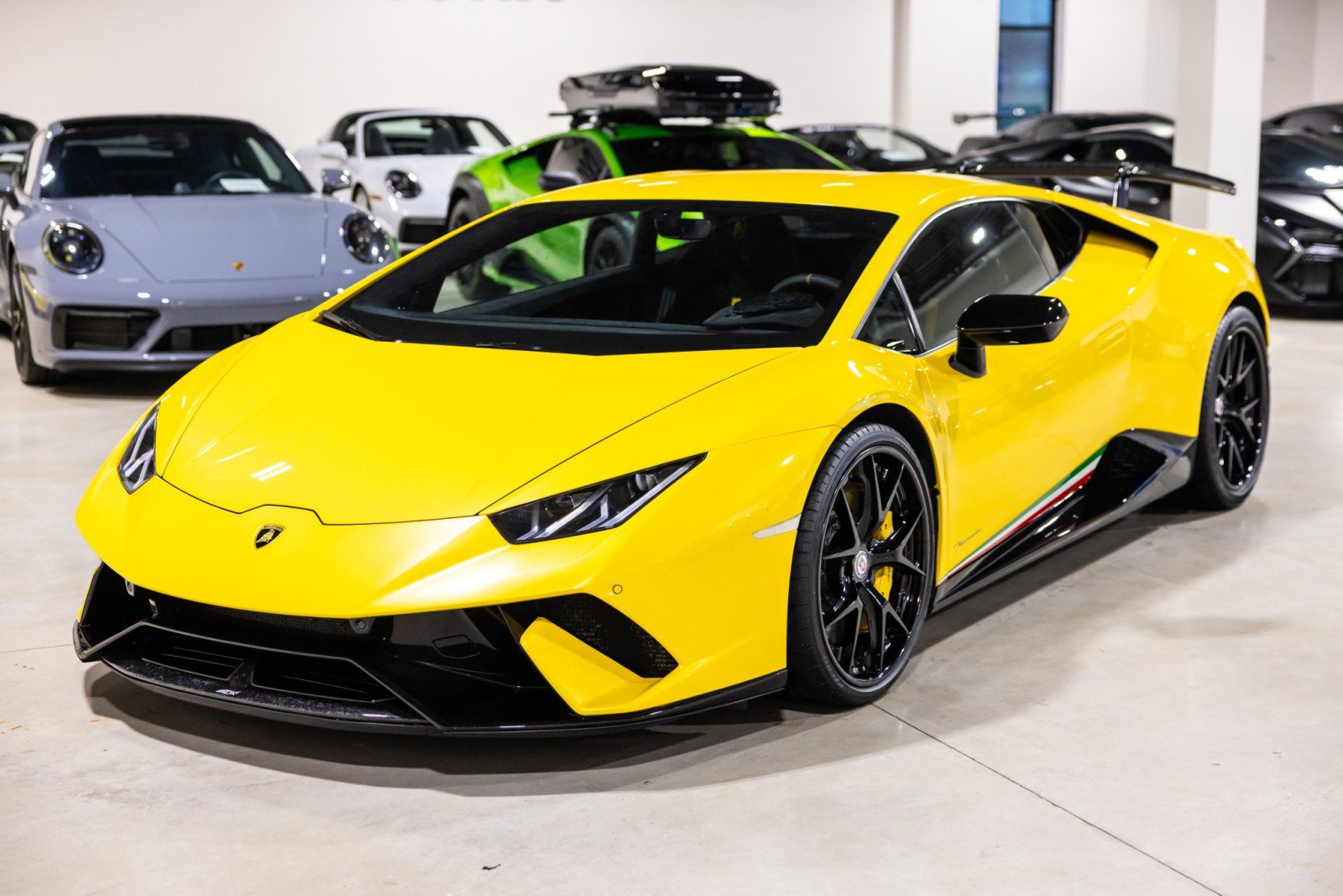 Used 2018 Lamborghini Huracan Performante AWD/4WD image 12