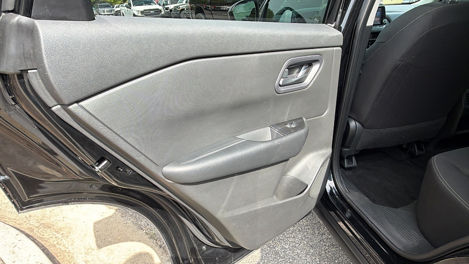 Used 2024 Nissan Rogue S AWD/4WD image 23