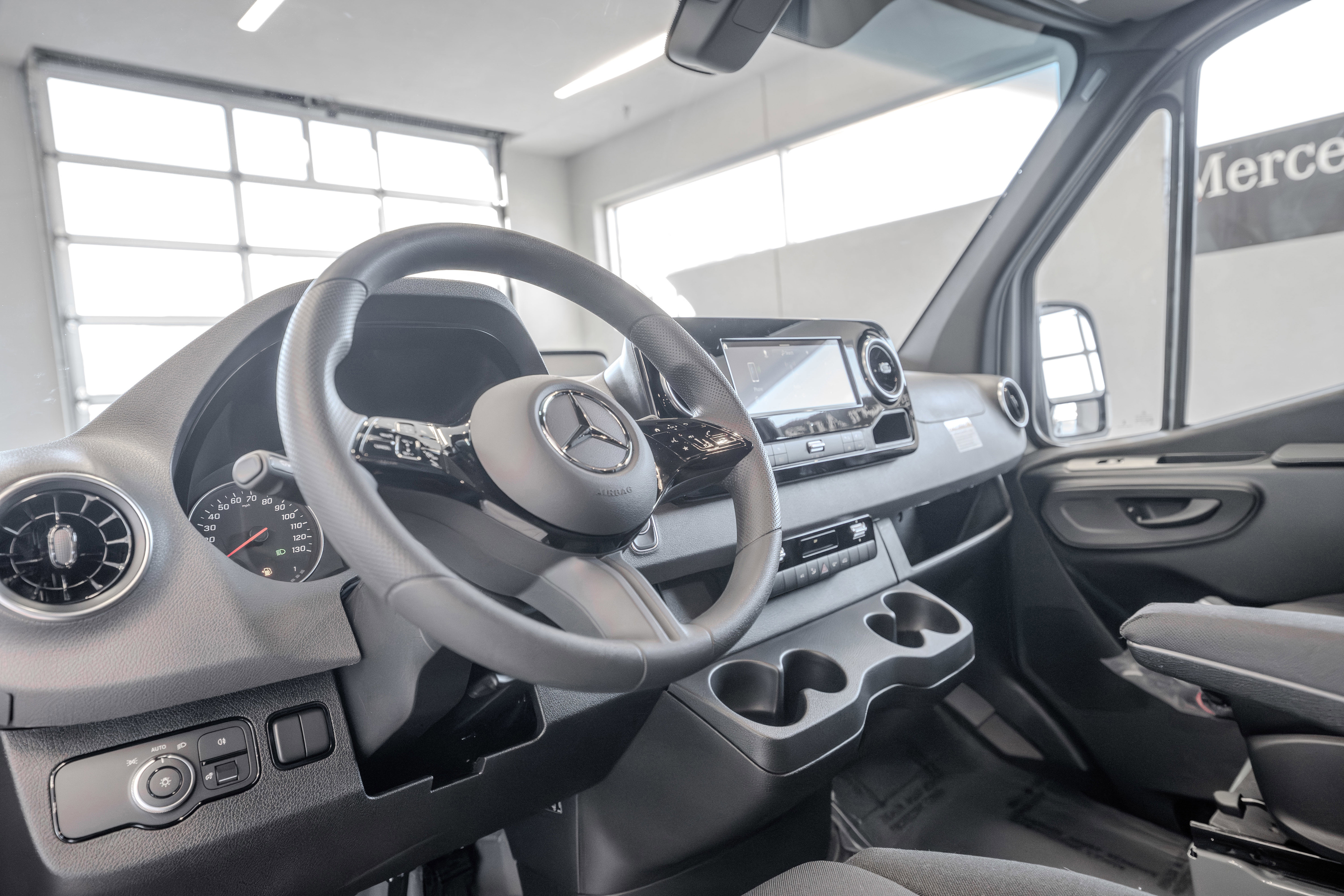 Used 2025 Mercedes-Benz Sprinter 2500 image 7