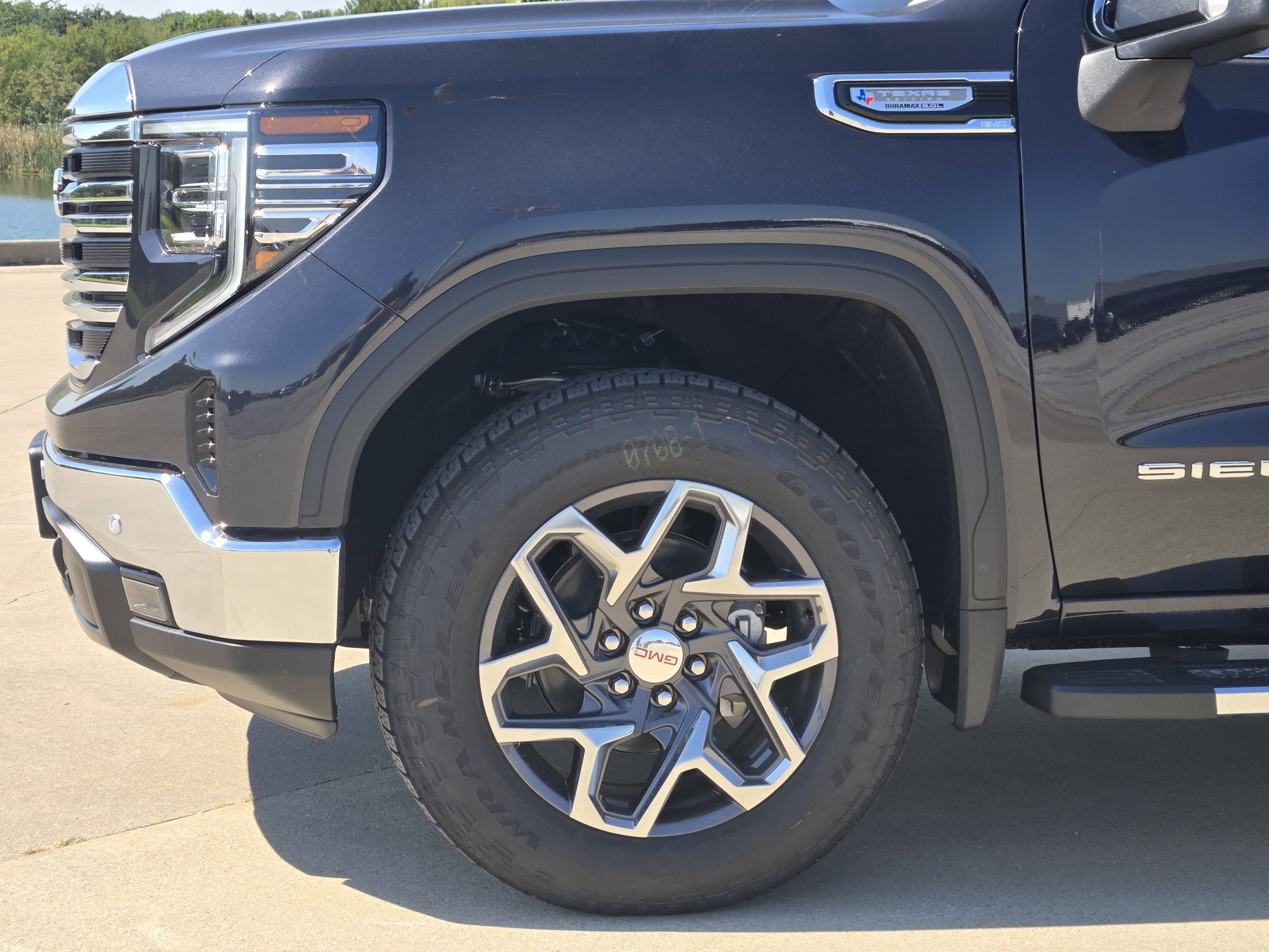 New 2026 GMC Sierra 1500 SLT image 5