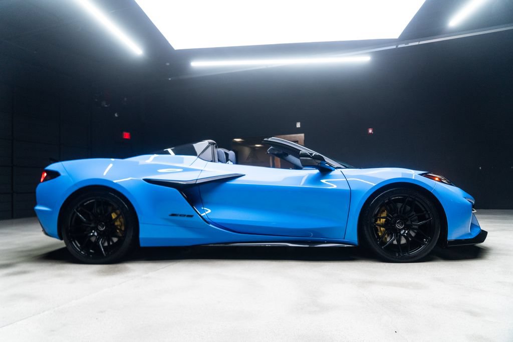 Used 2025 Chevrolet Corvette Z06 RWD image 8