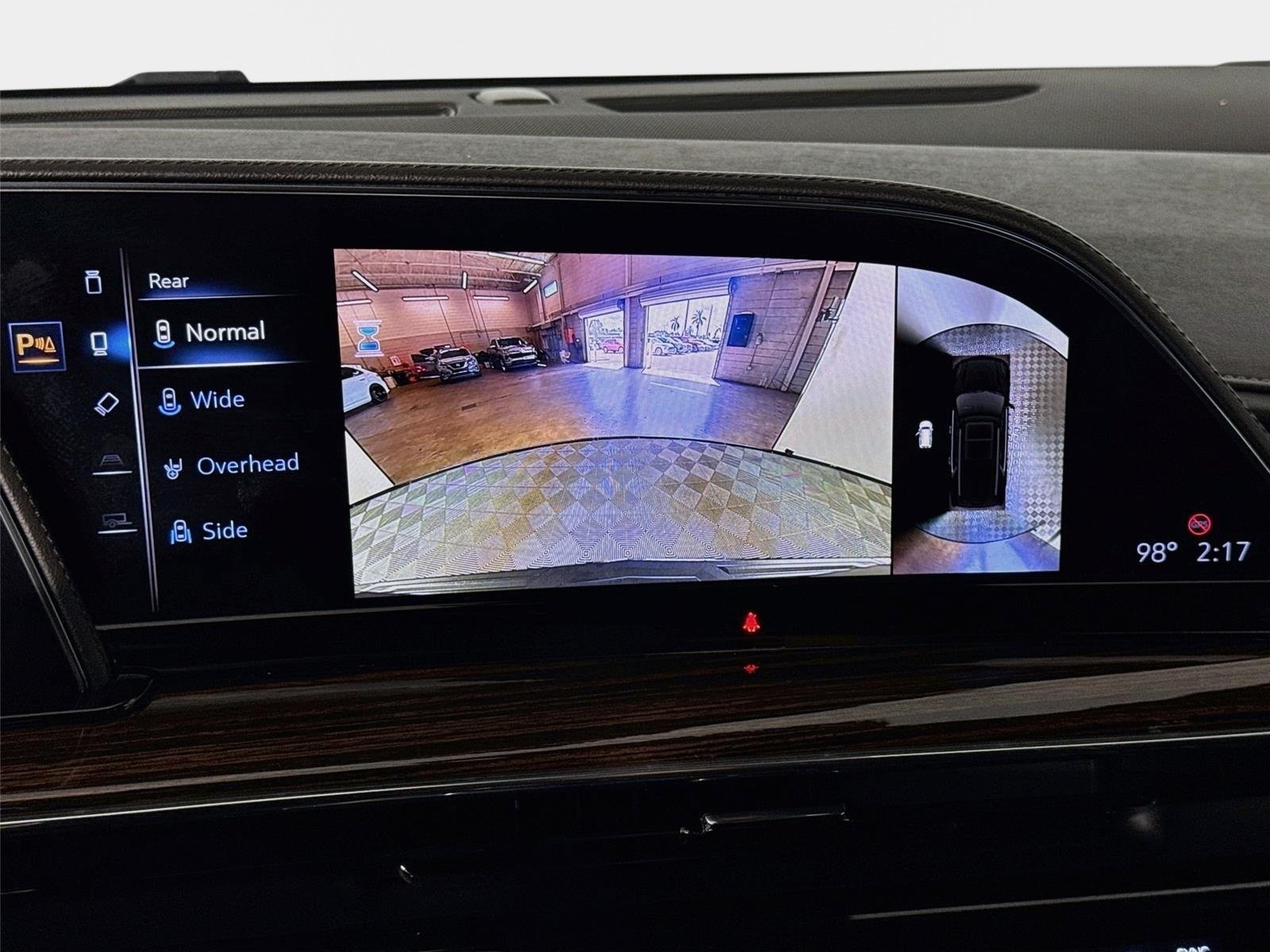 Used 2023 Cadillac Escalade Premium Luxury RWD image 18