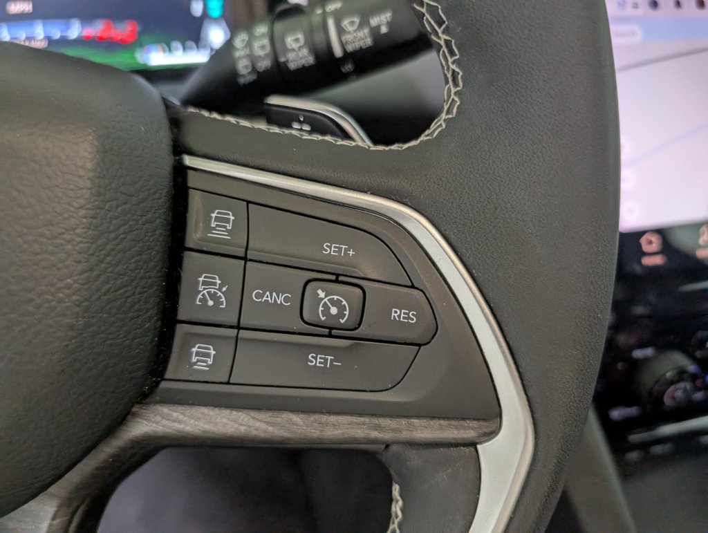 Used 2023 Jeep Grand Cherokee 4WD 4xe w/ Luxury Tech Group II image 19