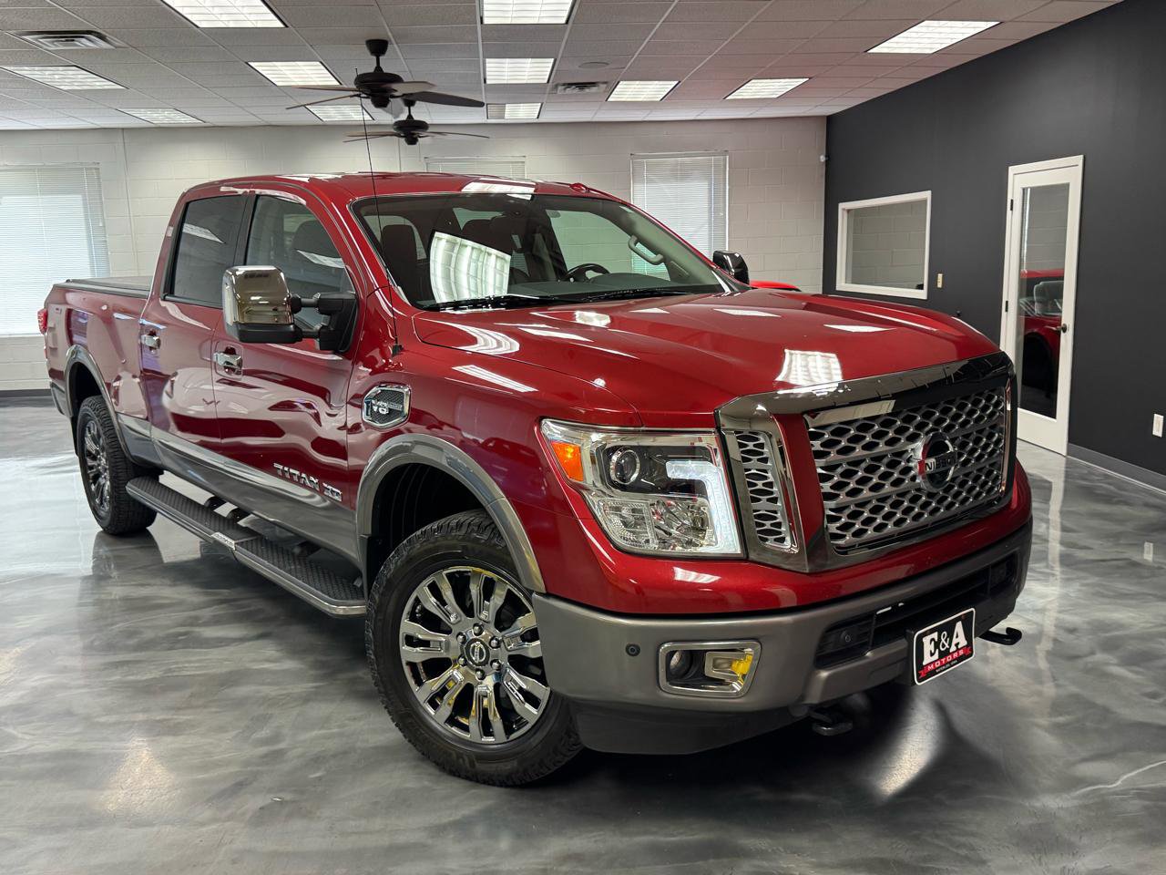 Used 2019 Nissan Titan Platinum Reserve AWD/4WD image 2