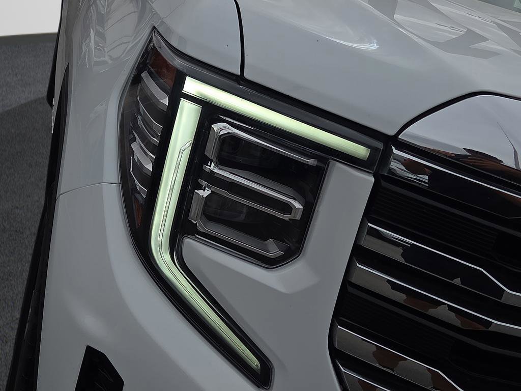 Used 2025 GMC Sierra 1500 SLT AWD/4WD image 18