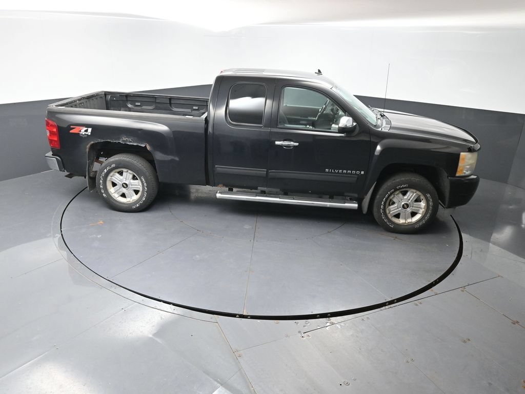 Used 2009 Chevrolet Silverado 1500 W/T AWD/4WD image 12