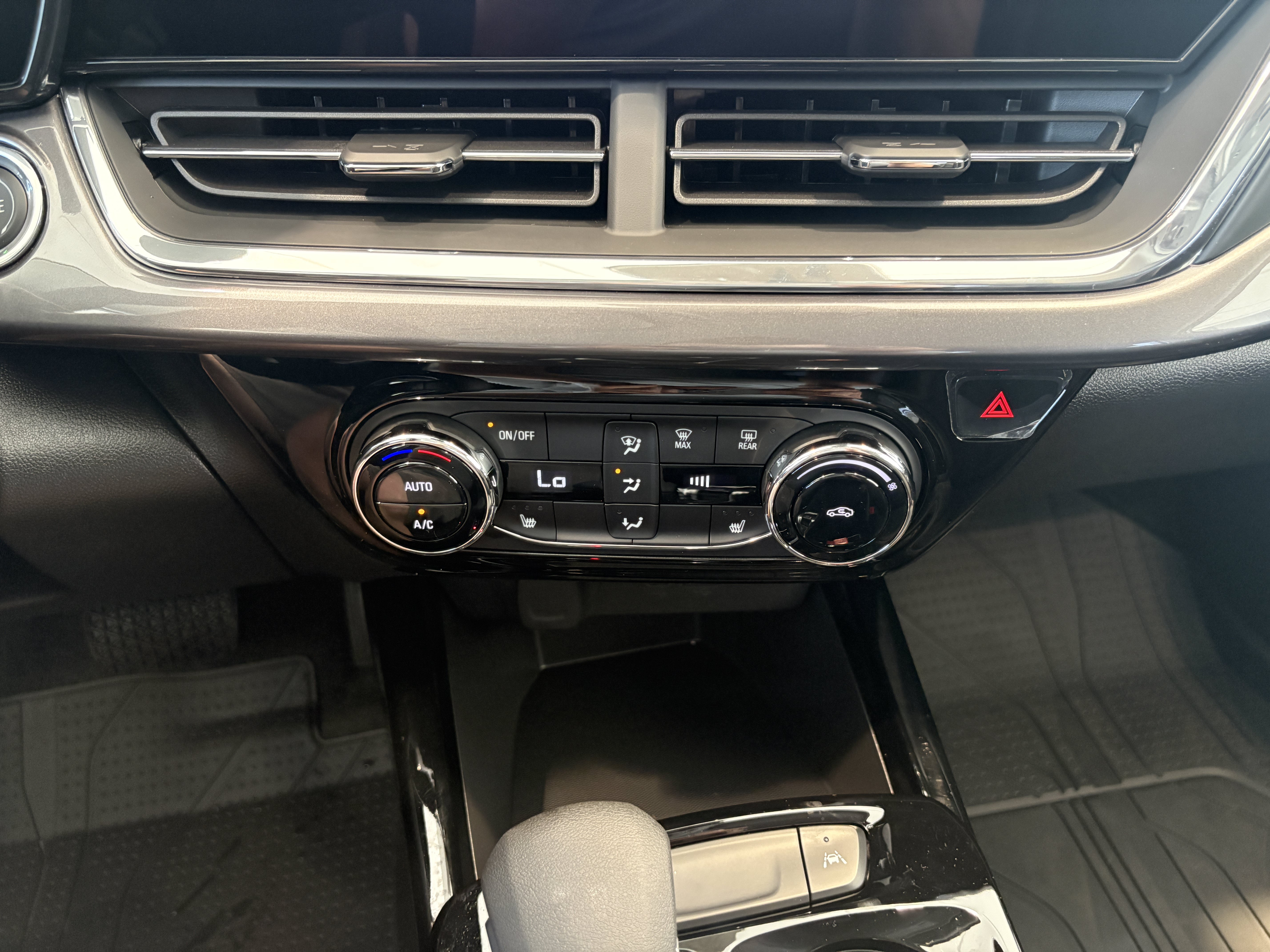 New 2026 Chevrolet Trax ACTIV FWD image 20
