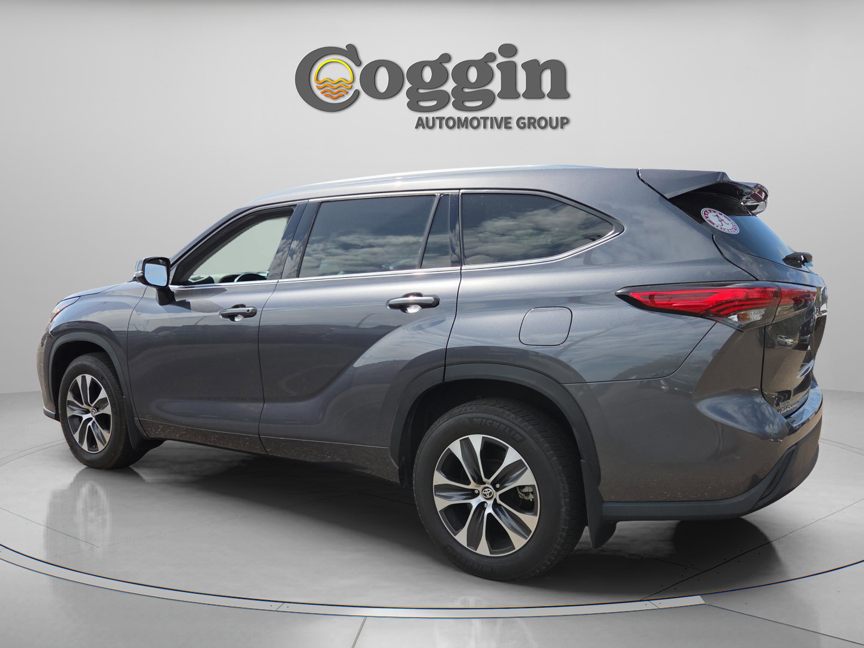 Used 2020 Toyota Highlander XLE image 4