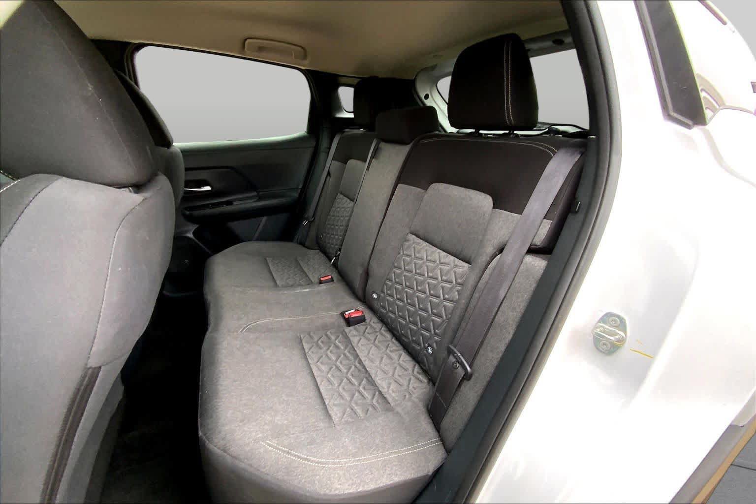 Used 2025 Nissan Kicks SV AWD/4WD image 39