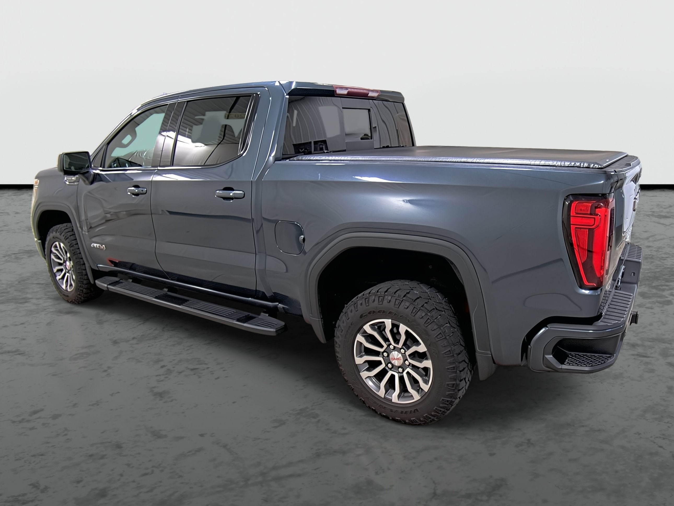Used 2020 GMC Sierra 1500 AT4 w/ AT4 Premium Package AWD/4WD image 2