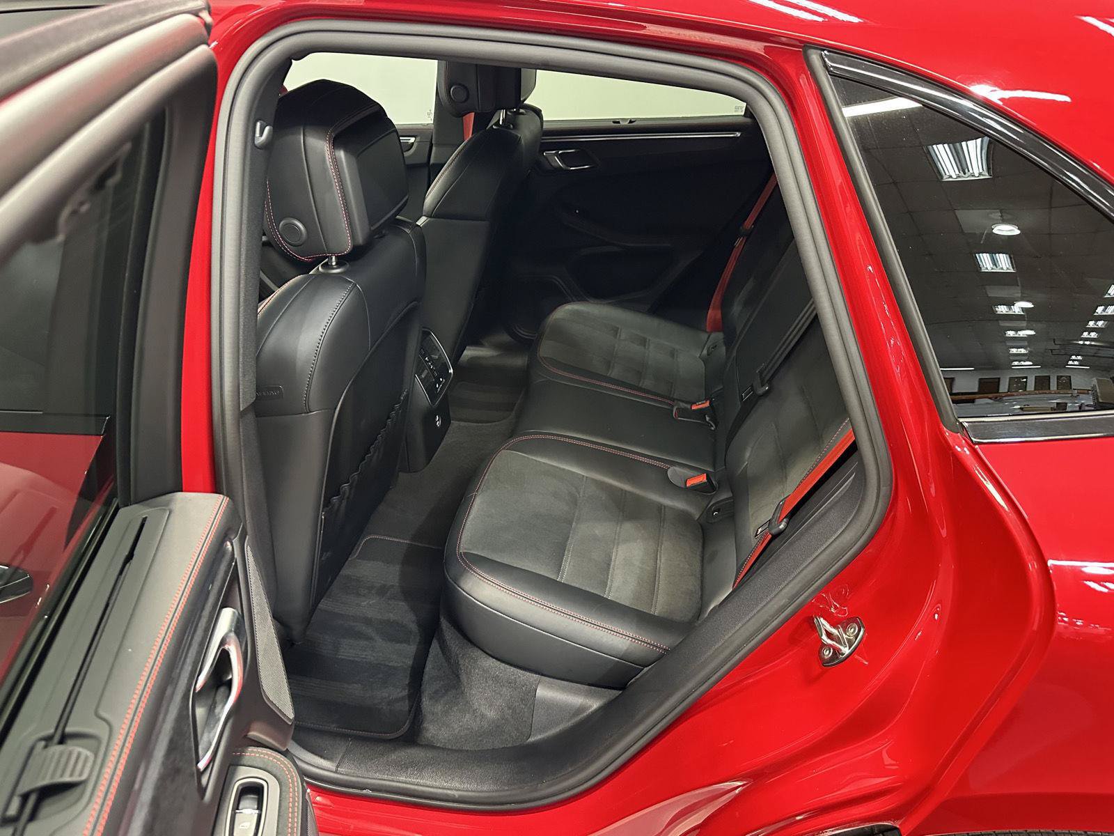 Certified 2023 Porsche Macan GTS AWD/4WD image 33