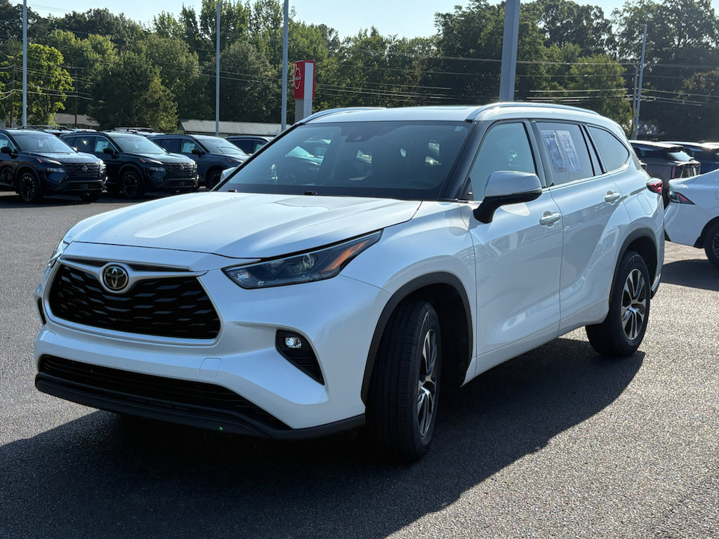 Used 2021 Toyota Highlander XLE FWD image 12