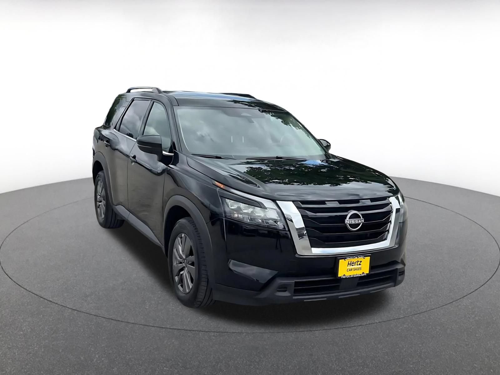 Used 2025 Nissan Pathfinder SV FWD image 3