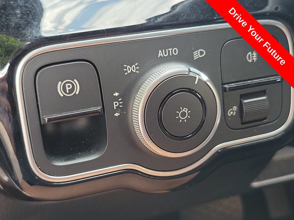 Used 2025 Mercedes-Benz CLA 250 image 17