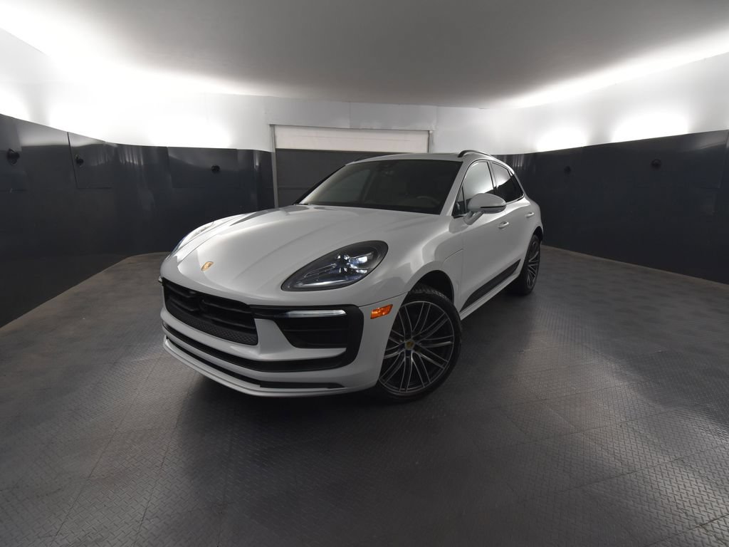 Used 2025 Porsche Macan AWD/4WD image 1