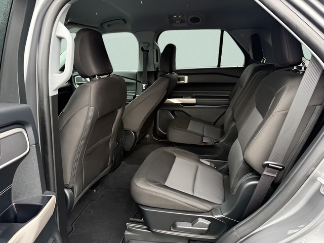 Used 2023 Ford Explorer XLT AWD/4WD image 5
