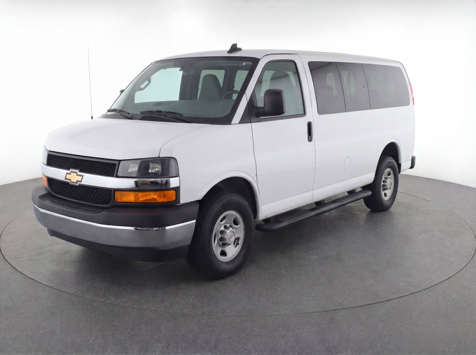 Used 2025 Chevrolet Express 3500 LT w/ LT Preferred Equipment Group image 3