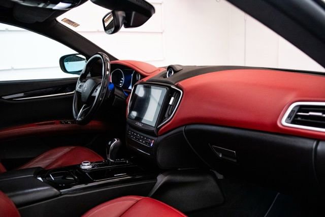 Used 2018 Maserati Ghibli S Q4 AWD/4WD image 15