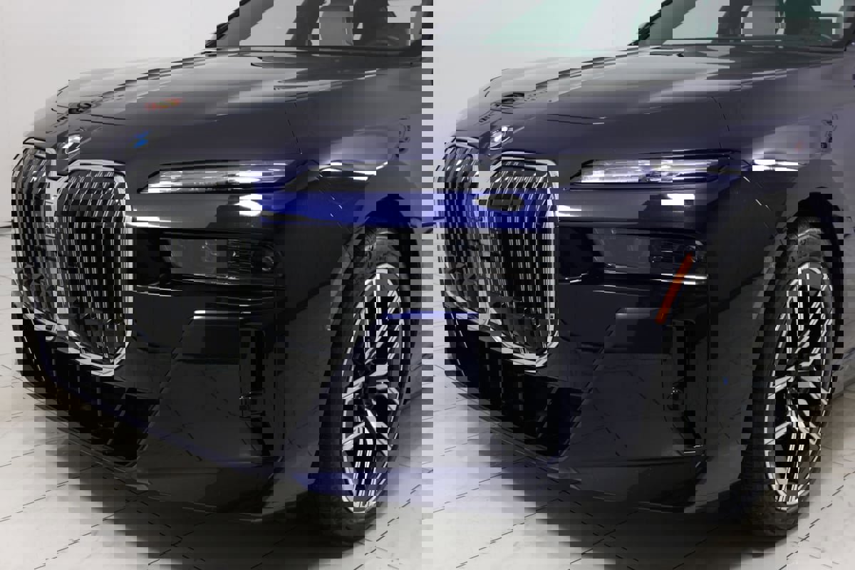 Used 2023 BMW 760i xDrive AWD/4WD image 44