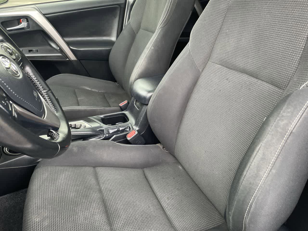 Used 2018 Toyota RAV4 XLE FWD image 12