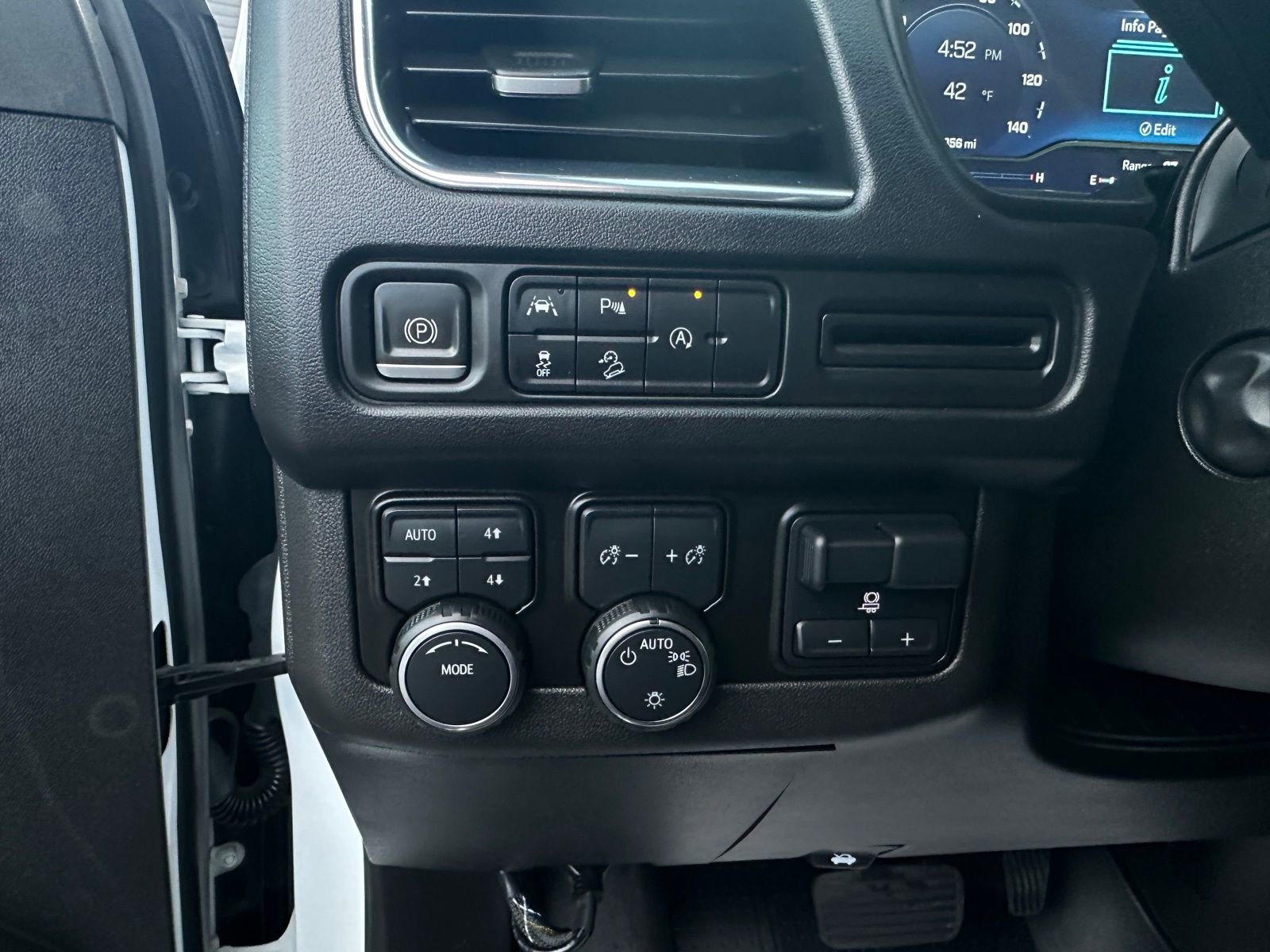 Used 2023 Chevrolet Suburban Premier w/ Max Trailering Package image 13