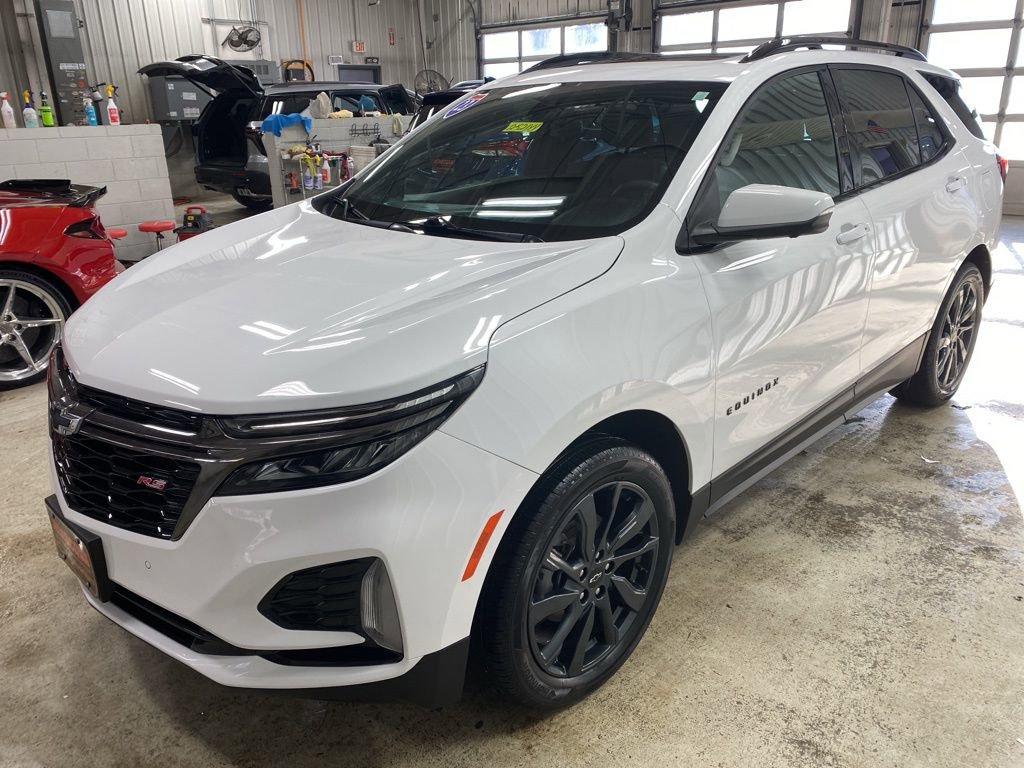 Used 2023 Chevrolet Equinox RS w/ RS Leather Package image 5