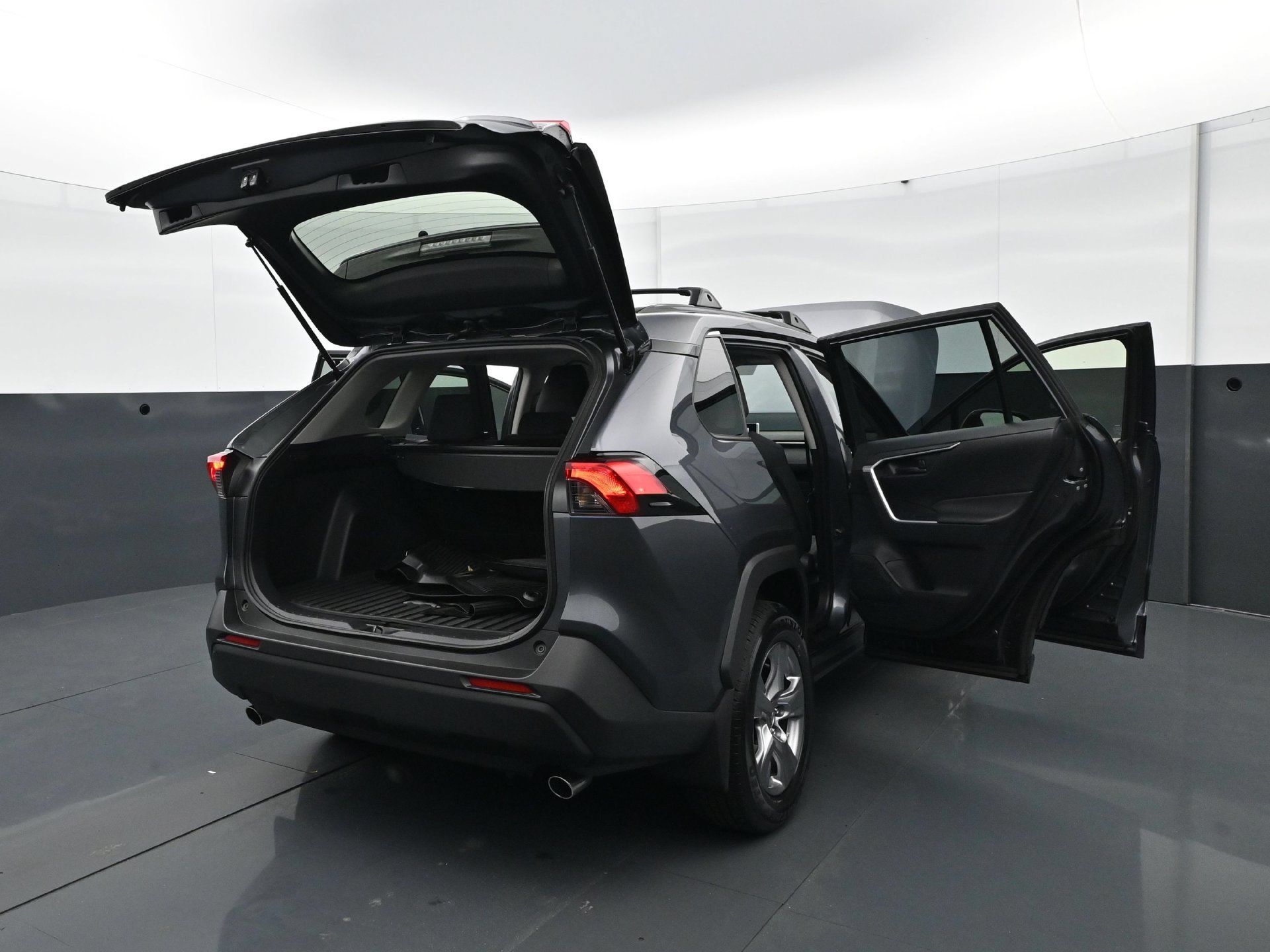 Used 2025 Toyota RAV4 LE AWD/4WD image 33
